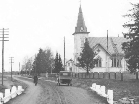 luterilainen kirkko ja maantie sen vieressä